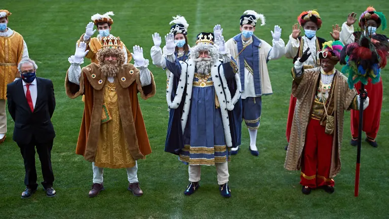 Llegada y recibimiento de los RRMM en el estadio de El Sadar. MIGUEL OSÉS