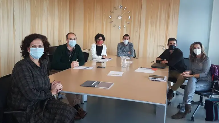 Asistentes a la reunión de trabajo. De izda. a dcha, Itziar Gómez, Ignacio Gil, Natalia Bellostas, Fernando Santafé, Iñigo Virto y Mª José Beriain. UPNA