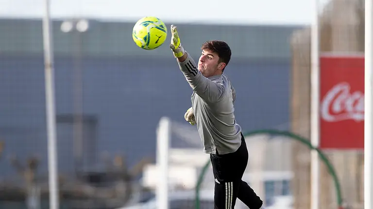 El portero Juan Pérez en un entrenamiento en Tajonar. CA Osasuna.
