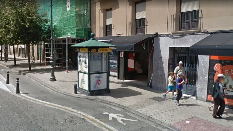 Kiosko de Andrés Segura Lanuza de la ONCE, en Paseo Sarasate, donde se han repartido 70.000 euros GOOGLE MAPS