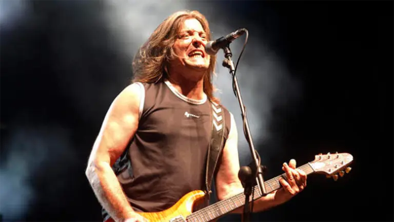 Boni, exguitarrita y cantante de Barricada, ha fallecido en Pamplona a los 58 años por un cáncer de laringe. TWITTER