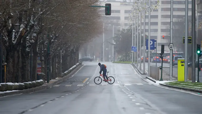 La borrasca Filomena golpea con fuerza la Comunidad Foral y deja gran cantidad de nieve en la capital. MIGUEL OSÉS
