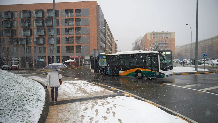 La borrasca Filomena golpea con fuerza la Comunidad Foral y deja gran cantidad de nieve en la capital. MIGUEL OSÉS