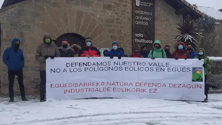 Plataforma de vecinos del Valle de Egüés en contra de un proyecto de parque eólico en la zona. HAIZE BERRIAK

Vecinos del Valle de Egüés, Esteríbar, Ezcabarte, Juslapeña, Lizoáin, Odieta y Oláibar se han unido en Haize Berriak, coordinadora de las plataformas de estos municipios en contra de cinco proyectos de parques eólicos proyectados en el norte de la Comarca de Pamplona.

ESPAÑA EUROPA SOCIEDAD NAVARRA
HAIZE BERRIAK
