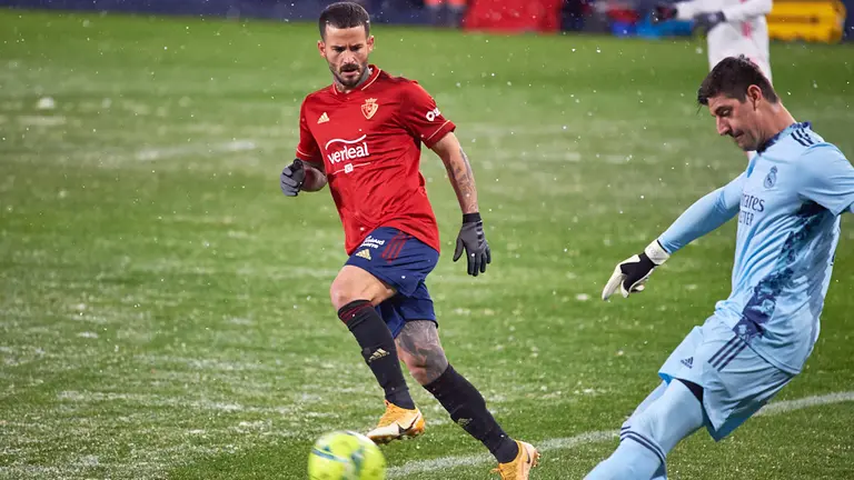 Partido entre Osasuna y Real Madrid correspondiente a la jornada número 18 de La Liga jugado en el estadio de El Sadar de Pamplona. MIGUEL OSÉS