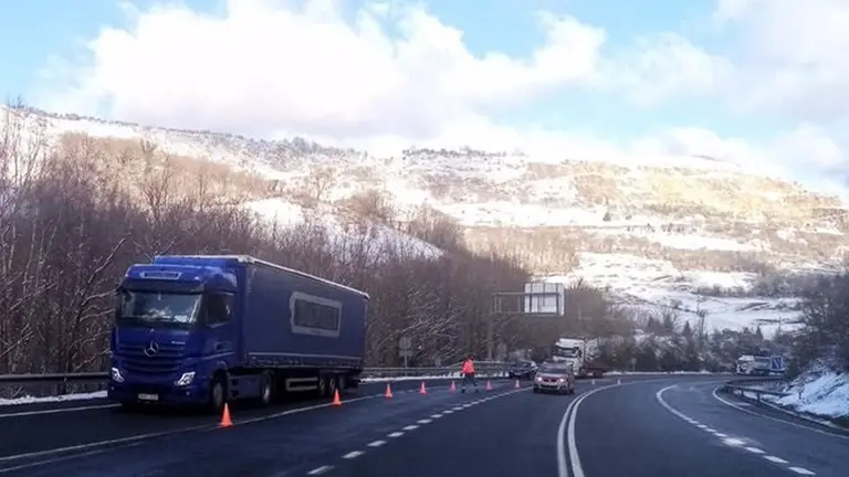 11/01/2021 Cortado al táfico el túnel de Belate por la avería de un camión.

El túnel de Belate, en la carretera N-121-A, se encuentra cortado al tráfico por la avería de un camión, según ha informado la Policía Foral en su cuenta de Twitter.

ESPAÑA EUROPA NAVARRA SOCIEDAD
POLICÍA FORAL
