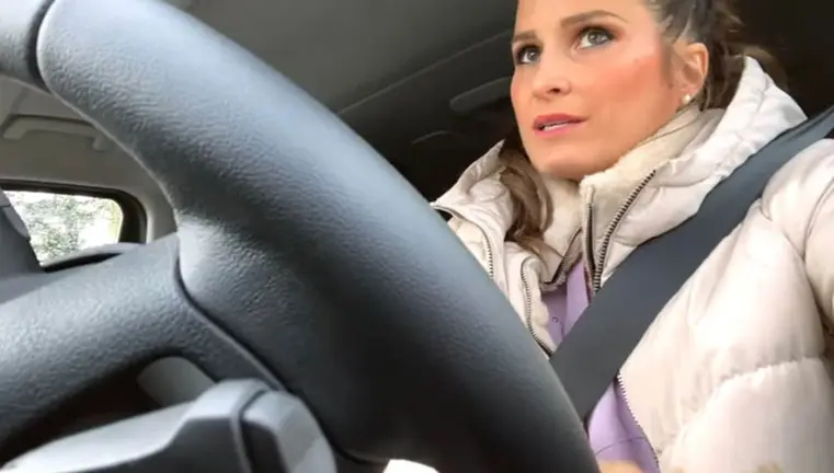 La influencer navarra Verdeliss durante uno de sus vídeos. YOUTUBE