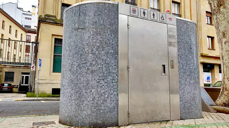 Aseo público en el Paseo de Sarasate. AYUNTAMIENTO DE PAMPLONA