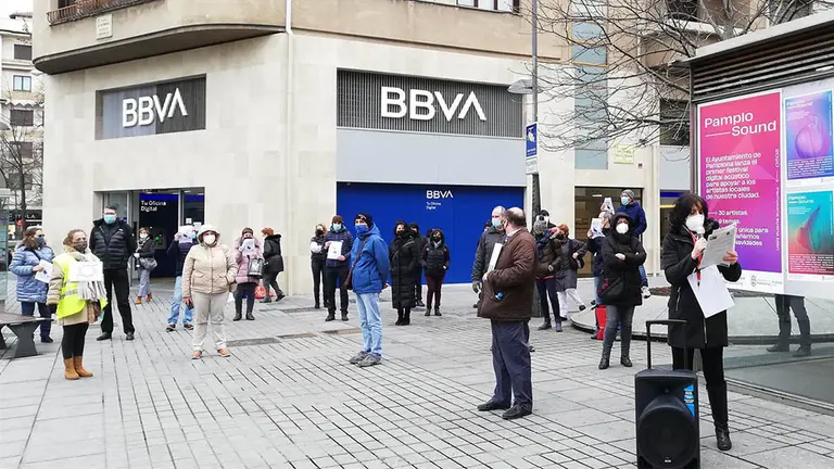 Concentración de trabajadores temporales de la Administración para protestar por el "abuso de temporalidad". EUROPA PRESS