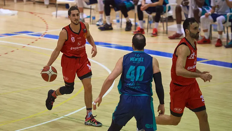 Basket Navarra se enfrenta al Menorca en el Pabellón Arrosadía de Pamplona. MIGUEL OSÉS