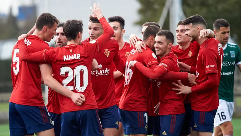 Partido entre Osasuna Promesas y Tarazona jugado en las instalaciones de Tajonar. MIGUEL OSÉS