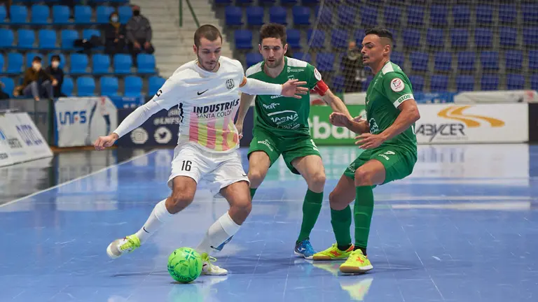 Partido entre Osasuna Xota y Santa Coloma jugado en el Pabellón Anaitasuna de Pamplona. MIGUEL OSÉS