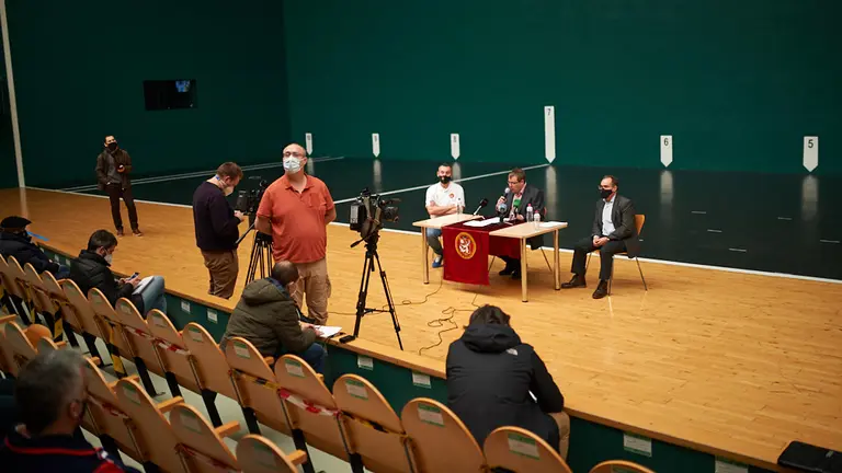 Presentación de la nueva Junta Directiva de la Federación Navarra de Pelota Vasca. MIGUEL OSÉS