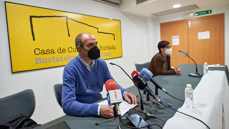 Presentación de la Plataforma Osasunista en la casa de cultura de Burlada. MIGUEL OSÉS