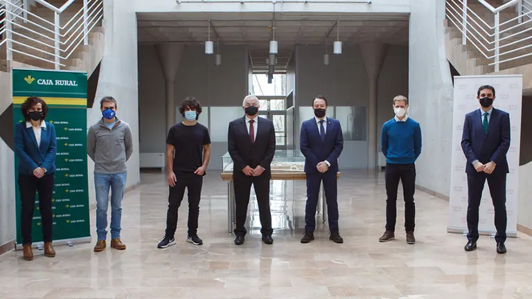 De izquierda a derecha, Cristina Bayona, Mikel Elkano, Mikel Xabier Úriz, Ignacio Terés, Ramón Gonzalo, Mikel Galar y Ricardo Goñi. UPNA