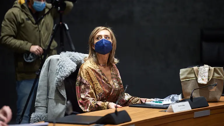 Cristina Ibarrola, miebro de Navarra Suma, durante el pleno en el Parlamento de Navarra. MIGUEL OSÉS