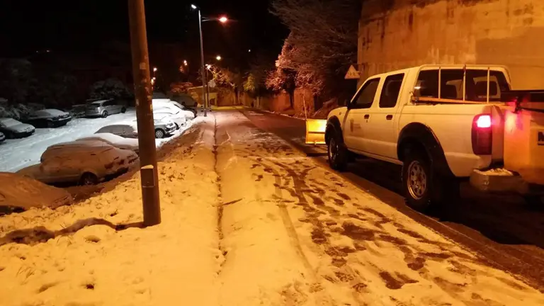 Trabajadores municipales limpian las calles de Estella durante el temporal Filomena AYUNTAMIENTO DE ESTELLA