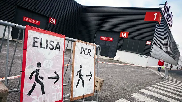 Vista de las instalaciones de Refena en Pamplona, donde se llevan a cabo las pruebas PCR para detectar el coronavirus. EDUARDO SANZ / EUROPA PRESS