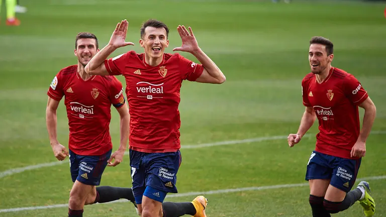 Partido entre Osasuna y Granada correspondiente a la jornada número 20 de La Liga jugado en el estadio de El Sadar de Pamplona. MIGUEL OSÉS