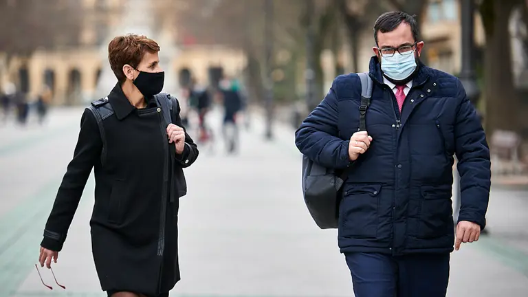 María Chivite junto a Javier Remírez, en Pamplona. PABLO LASAOSA
