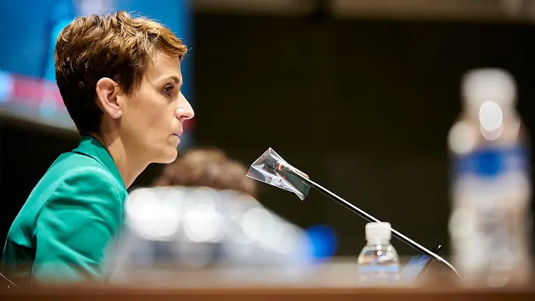 María Chivite, presidenta del Gobierno de Navarra, comparece en el Parlamento para informar sobre las razones por las que no ha cesado al consejero Manu Ayerdi. PABLO LASAOSA