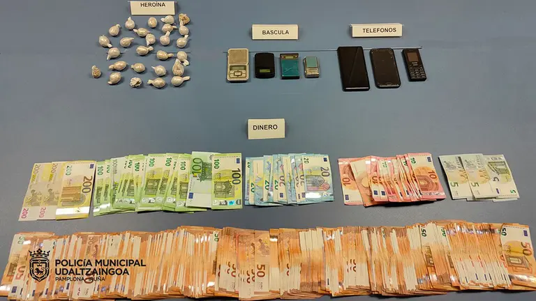 Material que la Policía Municipal de Pamplona se ha incautado en una operación antidroga. CEDIDA