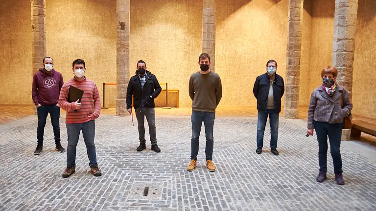 Reunión entre representantes del Foro Social Permanente en Navarra y varios detenidos en 2011 en Navarra por su presunta pertenencia a Ekin para tratar la reciente sentencia del Tribunal de Estrasburgo que condena a España por no investigar las denuncias de tortura de uno de los detenidos. PABLO LASAOSA