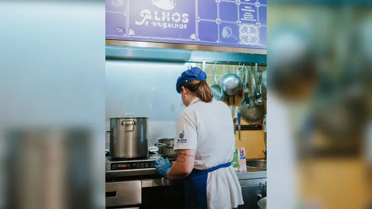 Imagen de una persona del programa Incorpora, de la fundación 'La Caixa'. CAIXABANK