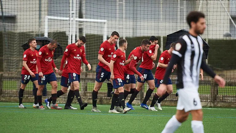 Osasuna Promesas se enfrenta al Haro Deportivo en las instalaciones de Tajonar. PABLO LASAOSA