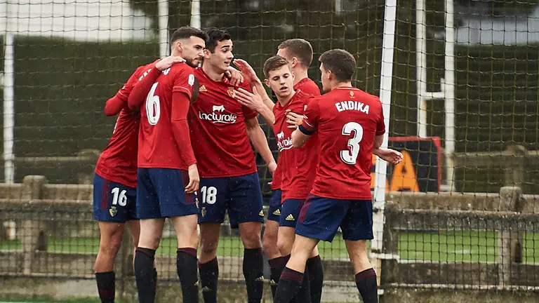 Osasuna Promesas se enfrenta al Haro Deportivo en las instalaciones de Tajonar. PABLO LASAOSA