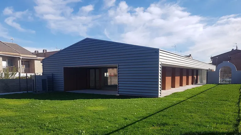 Imagen del exterior del centro de día. LARES