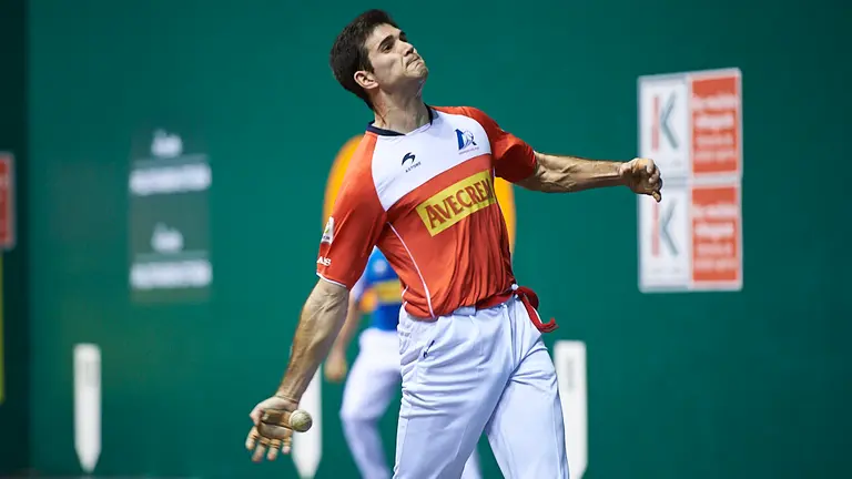 Elezkano y Zabaleta se enfrentan a Peña y Albisu en el frontón Labrit de Pamplona. PABLO LASAOSA