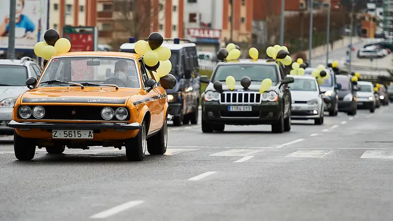 Caravana de coches de la Plataforma Temporales Públicos en Fraude de Ley para protestar por el "uso abusivo de la contratación temporal en las Administraciones Públicas". PABLO LASAOSA