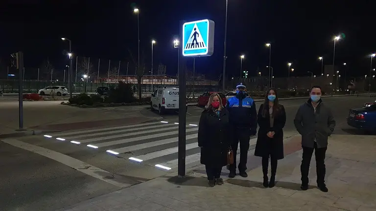 Paso de cebra inteligente en la Avenida Unión Europea, en Sarriguren. AYUNTAMIENTO DEL VALLE DE EGÜÉS