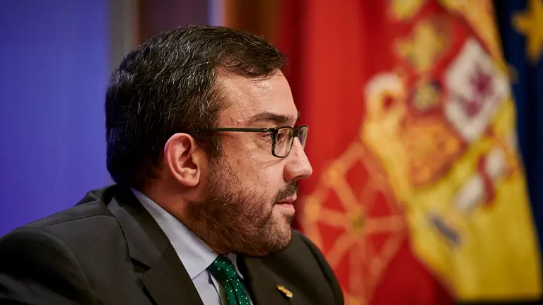 Elma Sáiz, consejera de Hacienda del Gobierno de Navarra, Javier Remírez, vicepresidente y Ana Ollo consejera de Relaciones ciudadanas ofrecen una rueda de prensa después de la Sesión de Gobierno. PABLO LASAOSA