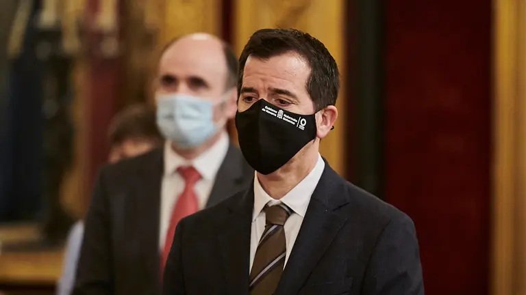 El nuevo consejero de Desarrollo Económico de Navarra, Mikel Irujo, toma posesión del cargo relevando al exconsejero Ayerdi, imputado por corrupción. PABLO LASAOSA