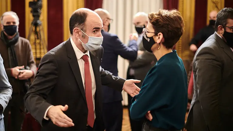 El nuevo consejero de Desarrollo Económico de Navarra, Mikel Irujo, toma posesión del cargo relevando al exconsejero Ayerdi, imputado por corrupción. PABLO LASAOSA