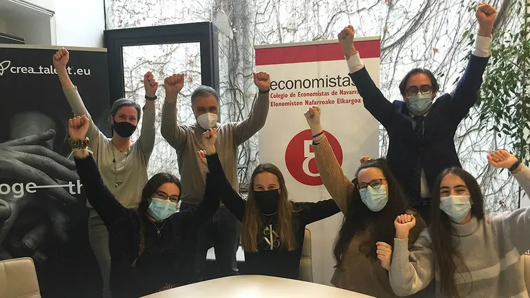 El colegio Nuestra Señora del Huerto, subcampeón de la final nacional del concurso de vídeo 'Educación Financiera', organizado por el Colegio de Economistas de Navarra. CEDIDA