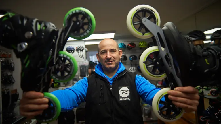 Tienda Elite Sport, en la Avenida Bayona, especializada en patinaje. MIGUEL OSÉS