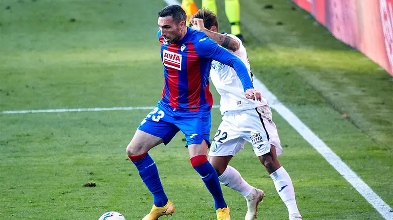 Anaitz Arbilla junto a Damián Suárez en el partido Eibar - Getafe. Europa Press.