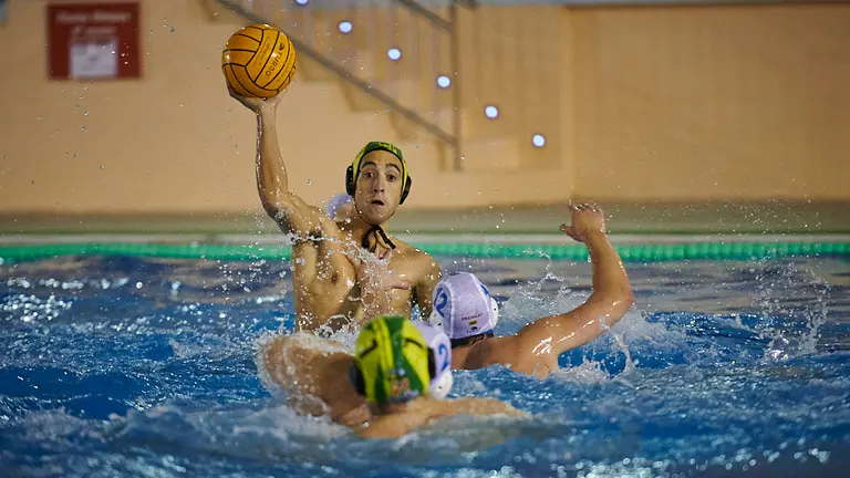 El Waterpolo Navarra se enfrenta al Sant Andreu en el Amaya de Pamplona. PABLO LASAOSA