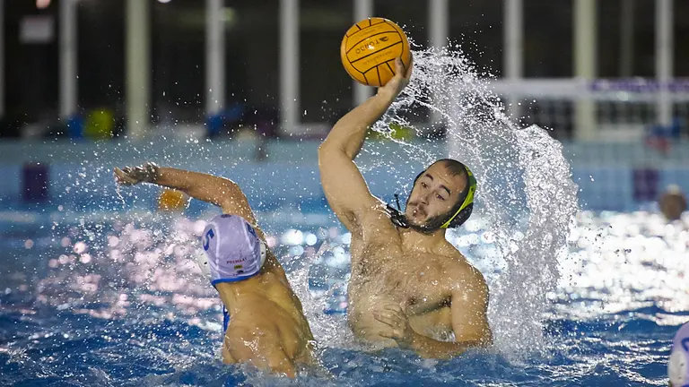 El Waterpolo Navarra se enfrenta al Sant Andreu en el Amaya de Pamplona. PABLO LASAOSA