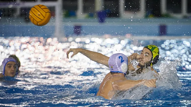 El Waterpolo Navarra se enfrenta al Sant Andreu en el Amaya de Pamplona. PABLO LASAOSA