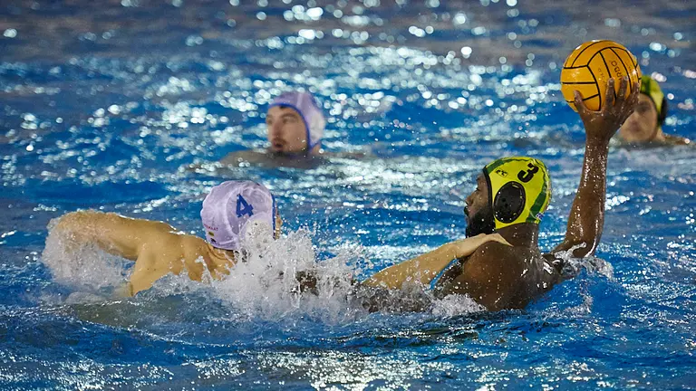 El Waterpolo Navarra se enfrenta al Sant Andreu en el Amaya de Pamplona. PABLO LASAOSA