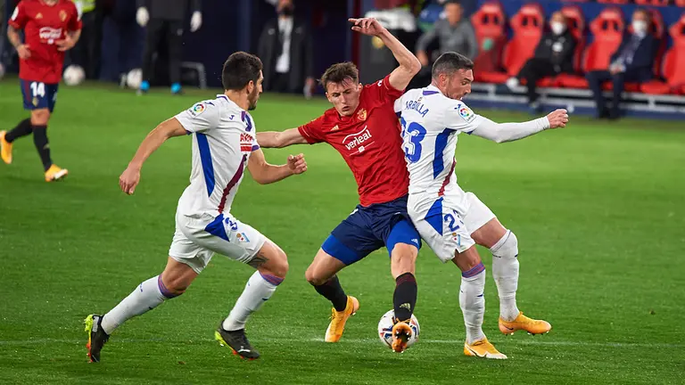 Partido entre Osasuna y Eibar, correspondiente a la jornada número 22 de La Liga, disputado en el estadio de El Sadar de Pamplona. MIGUEL OSÉS