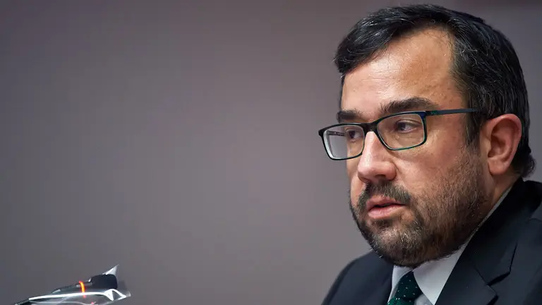 Comisión de Presidencia, Igualdad, Función Pública e Interior del Parlamento, en la cual comparece Javier Remírez para explicar las actuaciones de su Departamento ante la inadmisión del recurso de casación contra la sentencia que declaraba nulo de pleno derecho el decreto foral por el que se aprueba el reglamento de jornadas y retribuciones de Policía Foral. MIGUEL OSÉS