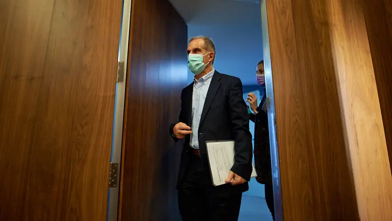 La consejera de Salud, Santos Induráin; el director gerente del Servicio Navarro de Salud-Osasunbidea (SNS-O), Gregorio Achutegui; y la directora gerente del Instituto de Salud Pública y Laboral de Navarra (ISPLN), Marian Nuin, informan sobre los siguientes pasos a seguir en el plan de vacunación de Navarra. MIGUEL OSÉS