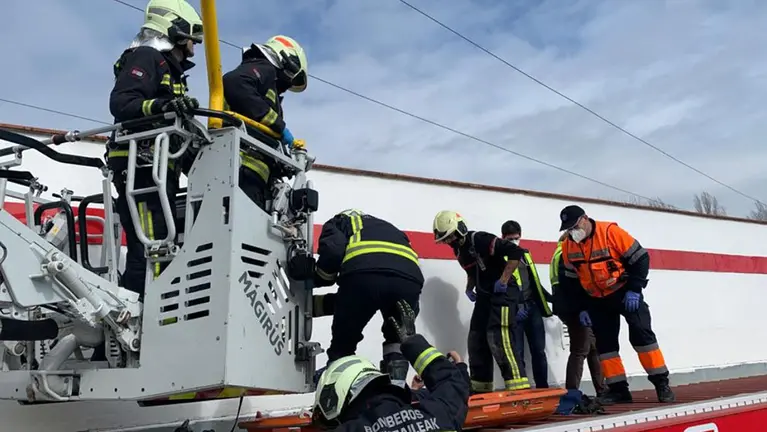 Trabajador electrocutado en un accidente laboral en Sangüesa BOMBEROS DE NAVARRA
