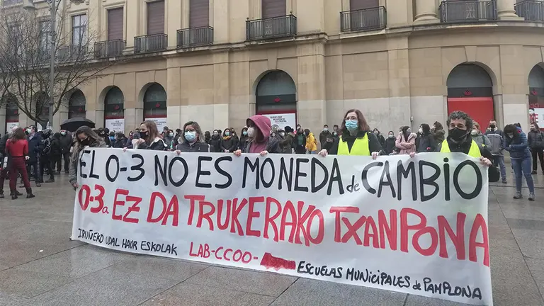 Manifestación de trabajadoras de escuelas infantiles de Pamplona contra los cambios en los modelos lingüísticos. EUROPA PRESS