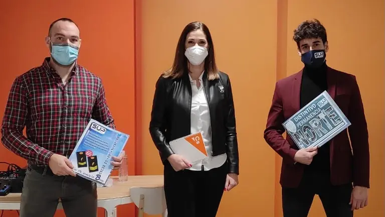 Representantes del SUP junto a la senadora. SUP NAVARRA